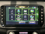 日産純正メモリーナビゲーションです♪目的地まで案内するナビゲーション機能の他にフルセグ画質で楽しめるTVやBluetooth Audio☆DVD再生など多彩な機能が満載で運転を快適にサポートしてくれます☆