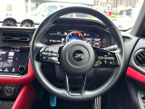 【純正革巻きステアリング】上質な革を使用することで、手にしっかり馴染みとても運転しやすいハンドルです♪