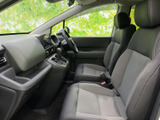 運転しやすい視認性と、操作しやすい配置が魅力の運転席です。快適で安全な運転をサポートします。