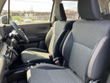 運転しやすい視界と、操作しやすい配置が魅力です。快適な運転環境が、日々の移動をより楽しくしてくれます。ぜひ、その使いやすさを実感してください。