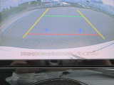 〔バックカメラ〕ギアをバックに入れると画面に自動的に後方映像が映し出され確認可能です。車庫入れなどの際に安全確認が出来て安心ですね。