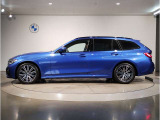 【拘りのFR】BMWが多く採用するFR車。ダイレクトでスポーティな加速感・シャープなハンドリングを実現。縦置きエンジンレイアウトにより、フラットで上質な乗り味です。