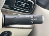 【オートライト(AUTO)】外の明るさをシステムが感知して、自動でヘッドライトが点灯します。ヘッドライトをつけ忘れを防ぐ便利機能です。