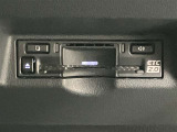 高速道路で便利な【ETC2.0】を装備しています。光ビーコン搭載で渋滞情報などナビゲーションと連動することで機能も充実いたします。他、観光施設に立ち寄るための高速料金割引サービス等もございます。