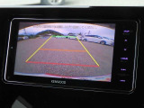 バックモニター付きでガイドラインがモニターに表示され、車庫入れや縦列駐車などの際に役立ちます!