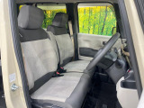 運転席シート廻りは使用感も少なく、良好な状態となっています。前オーナー様が丁寧に使っていたことがよくわかりますね。