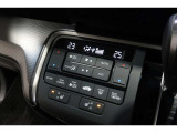 運転席と助手席の温度設定の変更が可能な左右独立タイプのデュアルエアコンです♪♪♪暑がりな人・寒がりな人も誰もが車内を快適にお過ごしいただけます♪♪♪
