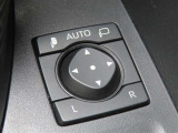 こちらのRAV4はオートミラー付き!うっかり閉じ忘れの無いように、鍵を閉めるとミラーも閉じ、エンジン掛ければミラーが開きます!あると便利なんです♪