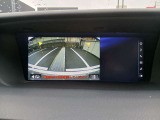 バックカメラで、後方を確認しながら安心して駐車することができます。運転初心者も熟練者も必須の機能です。
