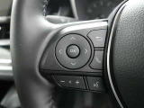 ステアリングスイッチ付き。手を離さずにさまざまな操作が可能です。