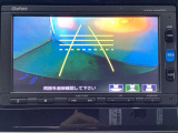 バックでの車庫入れも安心です! リアカメラが付いているバックモニター付のナビを装備しております。操作線もついており距離感も画面から確認できます。