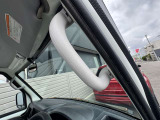 運転席&助手席に上り下りに便利なグリップがございます☆