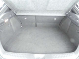 開口部の広いラゲージスペースは、ゴルフバックなどの荷物もラクラク積み込めます。