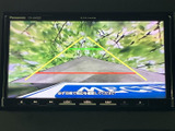 狭い駐車場でも安心。バック時の安全性を高めるバックモニターで、スムーズな駐車をサポートします。運転に自信がない方にもおすすめです。