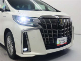 高輝度で点灯速度が速く、しかも消費電力の少ないLEDヘッドライトが装備されています!LEDの明るい光が走行中の視界の確保をサポートして、夜のドライブがより楽しく安全に運転できます♪