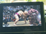 停車中には、地上デジタル放送を楽しめます。長距離移動の休憩時間に、ニュースやドラマでリフレッシュできます。
