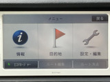 様々な情報を分かりやすく表示。車両設定やメンテナンス情報など、必要な情報をスムーズに確認できます。使いやすさを追求した設計です。