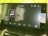お気に入りの音楽をクリアな音質で。Bluetooth接続で、スマホの音楽も簡単に楽しめます。ドライブの時間をより快適に。