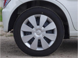 【ホイールキャップ】車に良く似合う純正ホイールキャップが装備されています。ノーマルタイヤ、スタッドレスタイヤもスズキ自販島根にお任せください。
