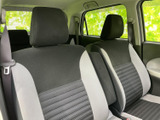 第三列シートも広々としており、大人でもゆったりと座れます。多人数乗車にも対応できる実用性も魅力です。