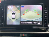 【アラウンドビューモニター】車を上から見下ろしているかのような映像で周囲の状況がひと目で確認、狭い駐車場に駐車するときも安心です♪