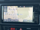 見やすい地図表示で、運転中でも周囲の状況をしっかり確認できます。目的地までのルート検索も簡単に行えます。