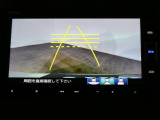 リアカメラ付きで後退時も安心です。