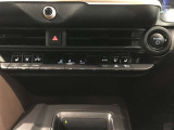 左右独立温度コントロールフルオートエアコンです。運転席、助手席それぞれで独立して温度設定ができます。冷え性の方が乗っても安心ですね♪