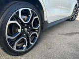 車のデザインにマッチした、アルミホイール!