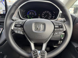 握りやすいステアリングは、運転の楽しさを追求。操作性にも優れ、快適なドライビングをサポートします。ハンドリングがしやすく、運転がしやすいです。