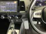 ホンダ純正メモリーナビ搭載なので、遠方へのドライブもお任せ下さい!ステアリング左手側にオーディオ関連のコントロールスイッチを配置しています。操作時は視線を逸らすことなく運転に集中できます