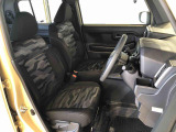 運転席の座面高さを調整できるシートリフターが付いています。