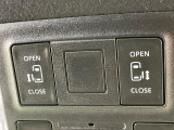 【両側パワースライドドア】スマートキーや運転席のスイッチで後席両側スライドドアの開閉が可能♪電動だから力を入れてドアを開ける必要が無く、小さなお子様でも簡単に開け閉めでき快適です♪