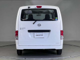 【細かい細部まで洗浄済】エンブレムやヒンジ部分まで細部にわたって洗浄しております。
