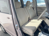 運転席まわりには十分なスペースがあり、大柄な方でもゆったり運転していただける環境です。