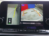 【アラウンドビューモニター】空から見下ろした映像がナビ画面にて確認可能です。駐車もラクラクですよ♪