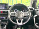 インテリアに合わせたデザインのステアリングは、運転される方のことも考え、運転しやすい形状、大きさです。是非一度、実際に触ってお確かめください。