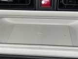 ワイヤレス充電機能で接続の手間いらず。スマートフォンなどをワイヤレスで充電可能です。