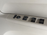 運転席ドアスイッチ周辺です。