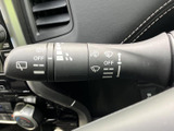 操作しやすいウインカーレバーは、スムーズな車線変更や右左折をサポートします。直感的な操作感で、安全運転に貢献します。
