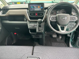 運転のしやすさを最優先に設計された見晴らしの良いインパネ。車両間隔が掴みやすく狭い道でも安心。