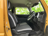 運転席周りは、シンプルで使いやすくまとめられています。広々とした空間で、快適なドライブを楽しめます。視界も良好で、運転しやすいでしょう。