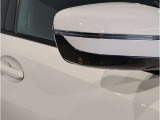 【BMWミラー】視認性の高いスタイリッシュなミラー。自動防眩機能も付いており夜間のドライビングをサポートします。