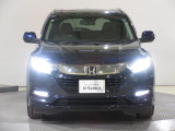 ハロゲンより明るく、より遠くまでさらなる安心感のあるLEDヘッドライトを採用。照射軸の上下方向を自動調整するオートレベリング機構、点灯忘れも防止できるオートライトコントロール機構付きです。