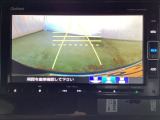 バックでの車庫入れも安心です!リアカメラが付いているバックモニター付のナビを装備しております。操作線もついており距離感も画面から確認できます。