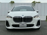 ご納車前には、BMWを熟知したメカニックによる100項目の点検・整備を行います。不具合箇所、交換時期に達している部品に関しましては、全て当社負担で交換してからのご納車となります。