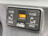 【両側パワースライドドア】スマートキーや運転席のスイッチで後席両側スライドドアの開閉が可能♪電動だから力を入れてドアを開ける必要が無く、小さなお子様でも簡単に開け閉めでき快適です♪