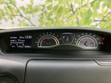 視認性の高いメーター類で、運転に必要な情報を的確に把握できます。運転に集中できる、シンプルなデザインです。