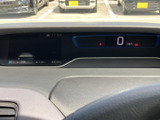 視認性の高いメーターデザインは、運転に必要な情報を的確にドライバーに伝えます。運転に集中できる、洗練された空間です。