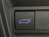 【パワーバックドア】スマートキーや運転席のボタンを押すだけでリアゲートが自動で開閉します!荷物を持っている時や、高い位置にあるバックドアを閉める際に便利な機能です♪